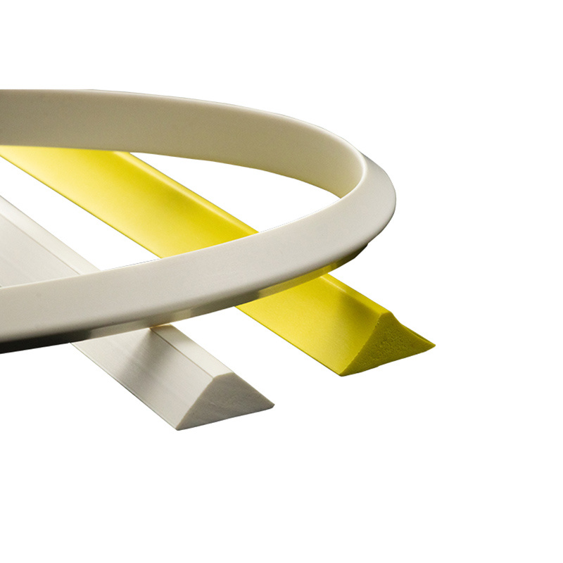 Plastic formwork fillet