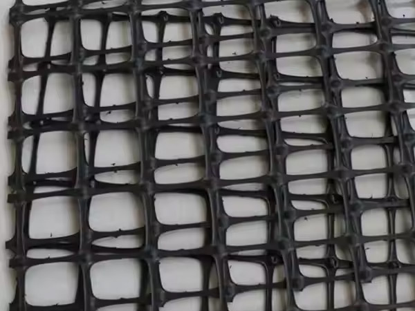 Использование двустороннего пластикового геогрида