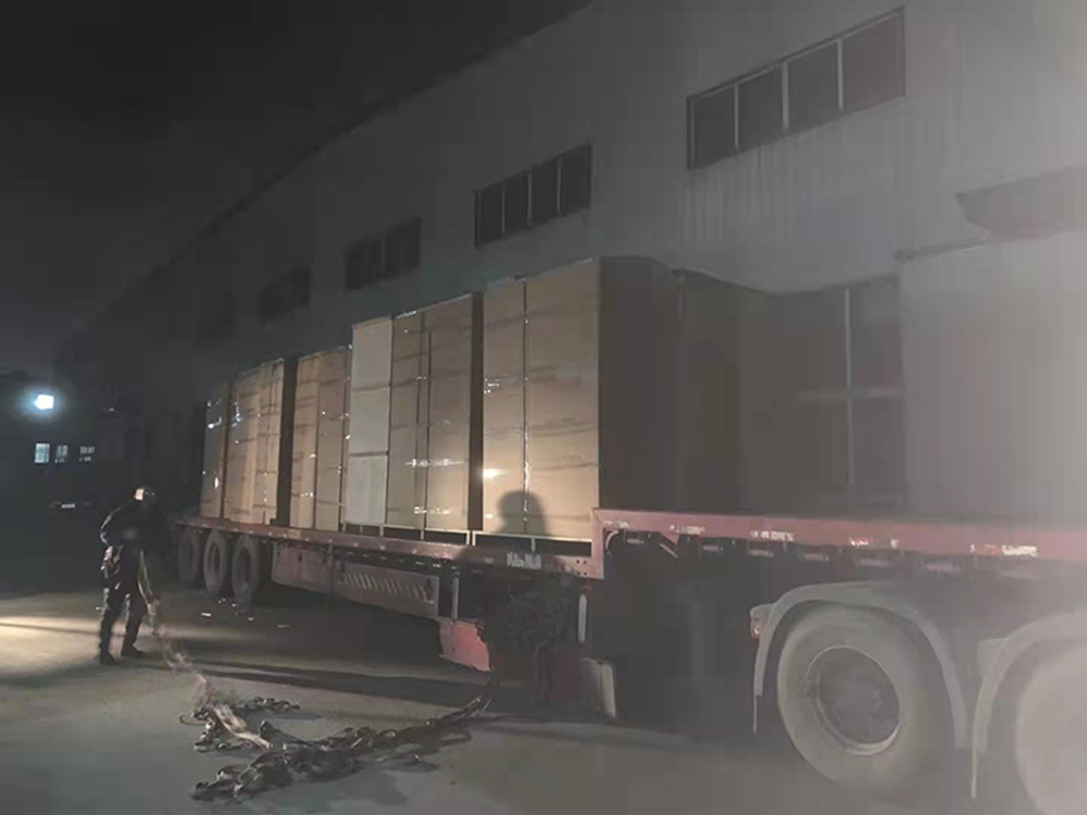 高壓開關柜低壓配電柜車間裝車發(fā)貨