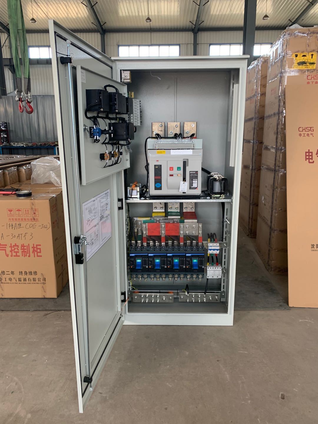 電源配電柜(船用型)1000A~2000A內(nèi)部實(shí)拍正面開(kāi)啟