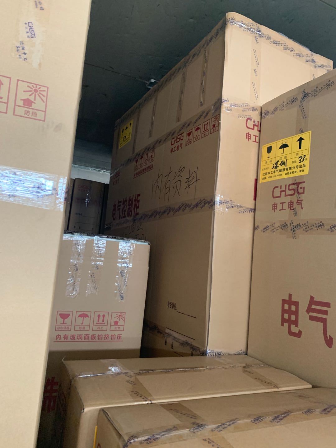 35臺消防風機控制箱車間裝車發(fā)貨