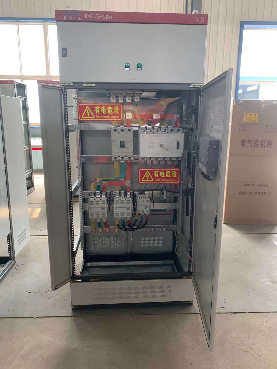 申工電源進(jìn)線柜車間裝配實(shí)拍