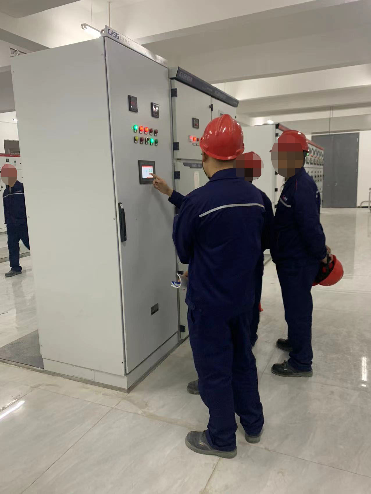 湖北民騰新材料科技有限公司高壓消防控制柜項(xiàng)目現(xiàn)場調(diào)試使用培訓(xùn)