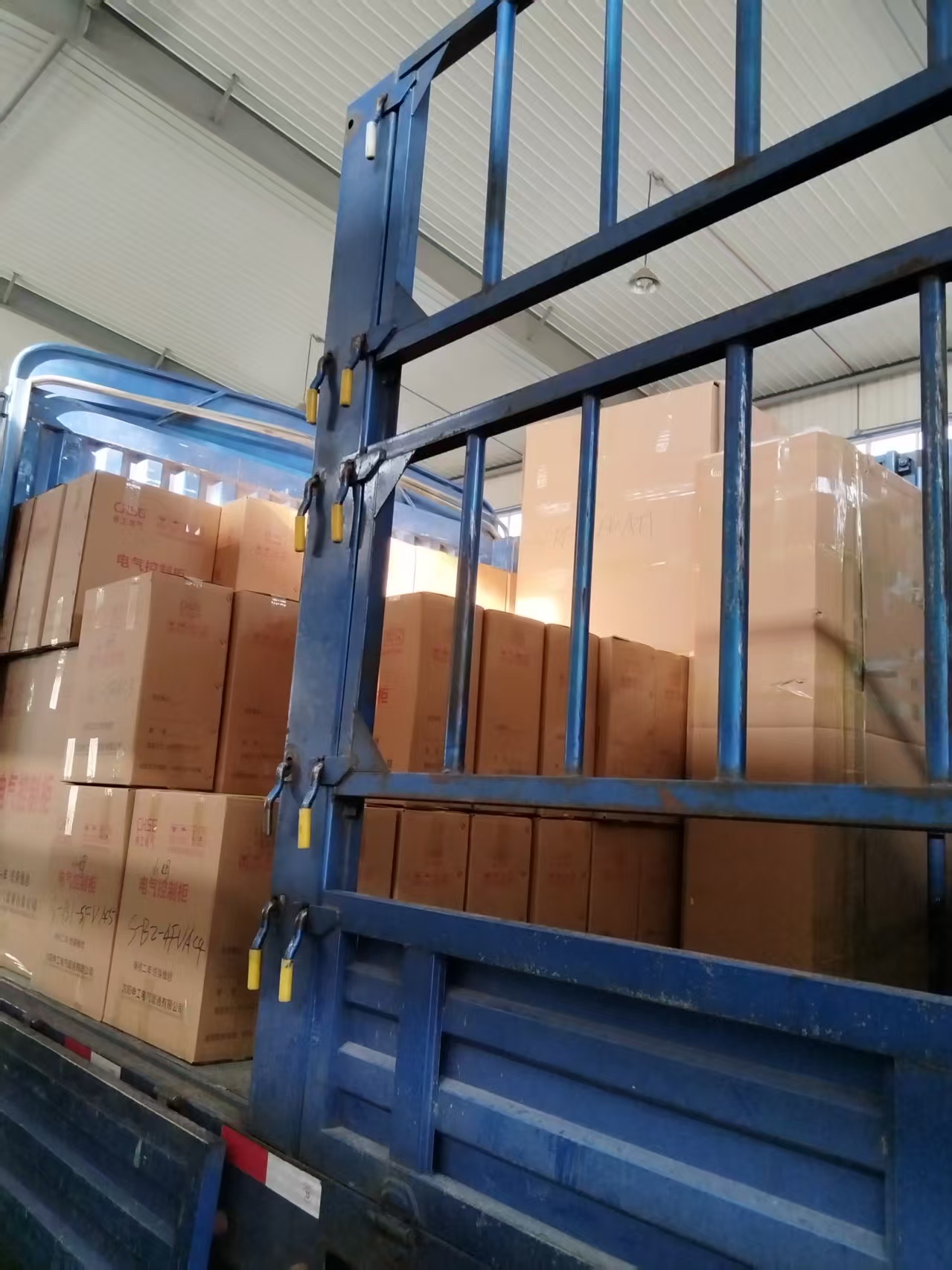 申工KBO消防風(fēng)機(jī)控制箱車(chē)間發(fā)貨實(shí)拍2
