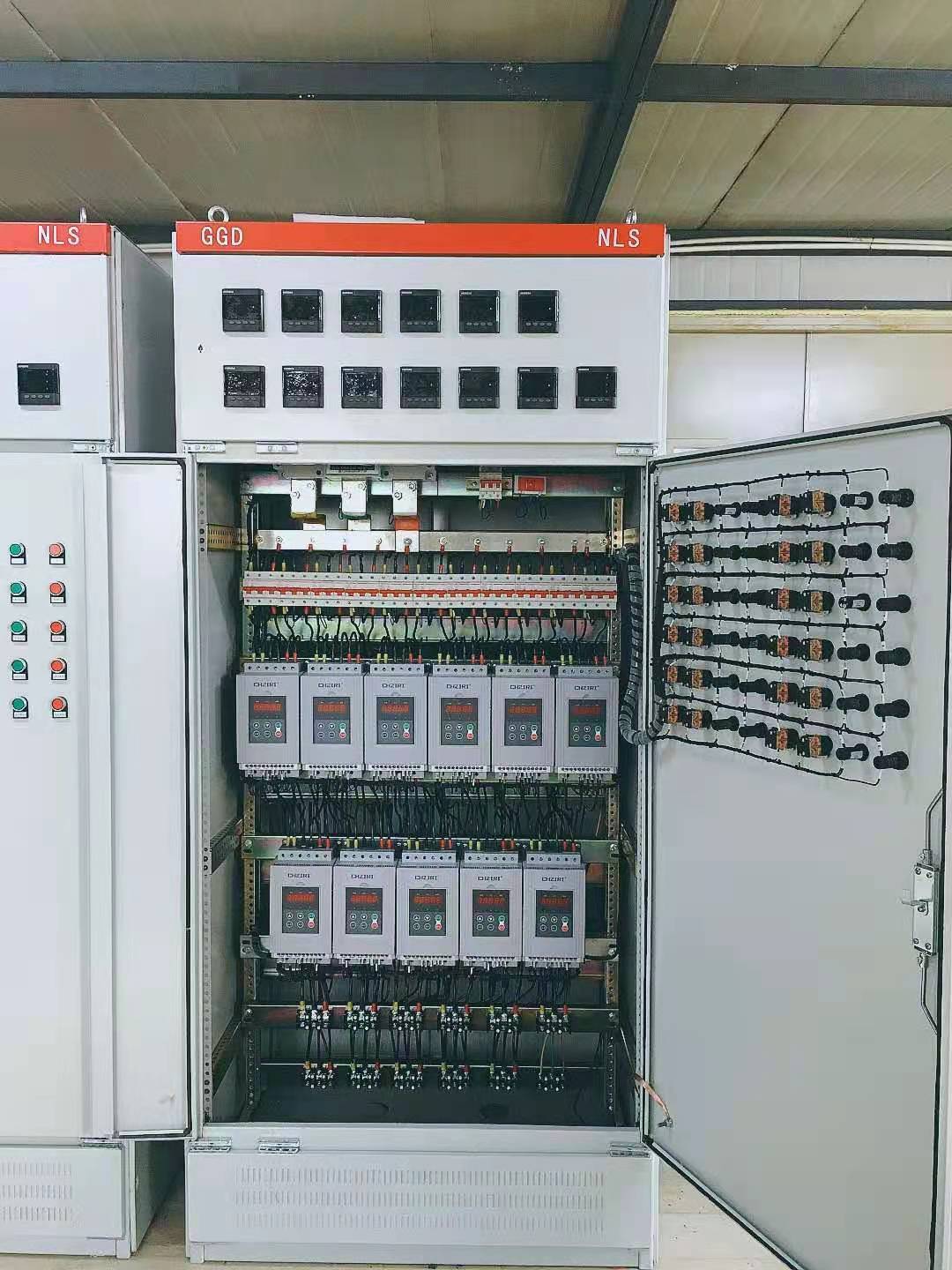 礦山機(jī)械電機(jī)啟動柜內(nèi)部照片實(shí)拍