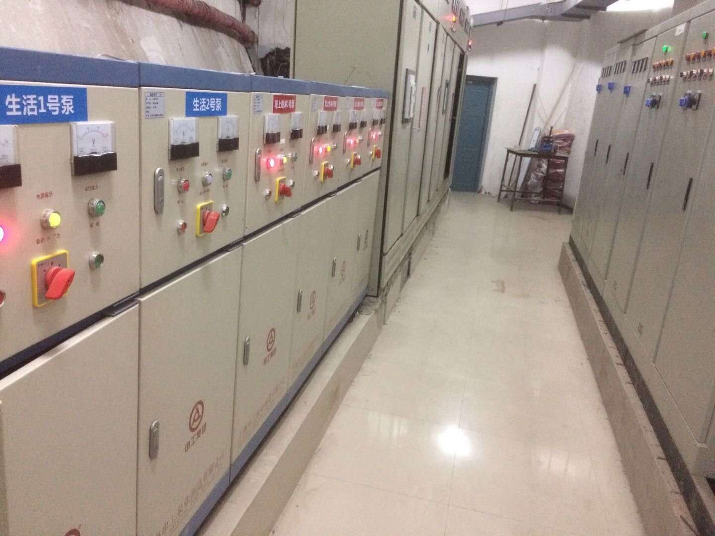 遼寧彩電塔項目水泵控制柜設備照片