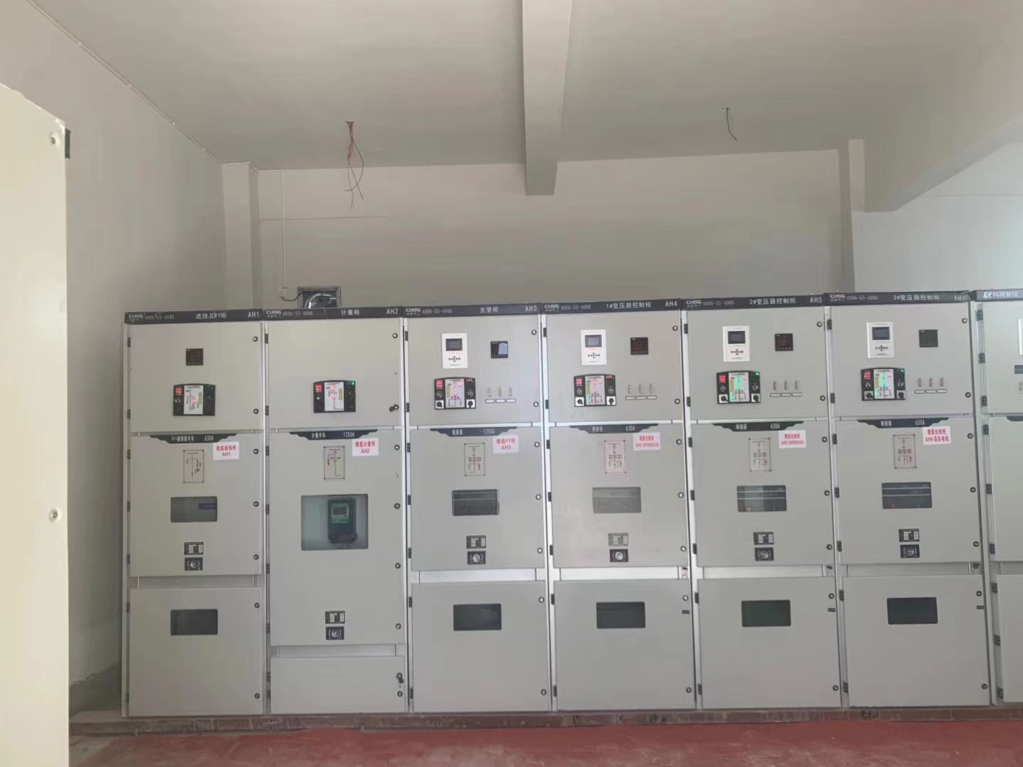 江西礦業(yè)高壓供電設(shè)備高壓進線及PT柜，計量柜，主受柜，變壓器控制柜實拍照片1