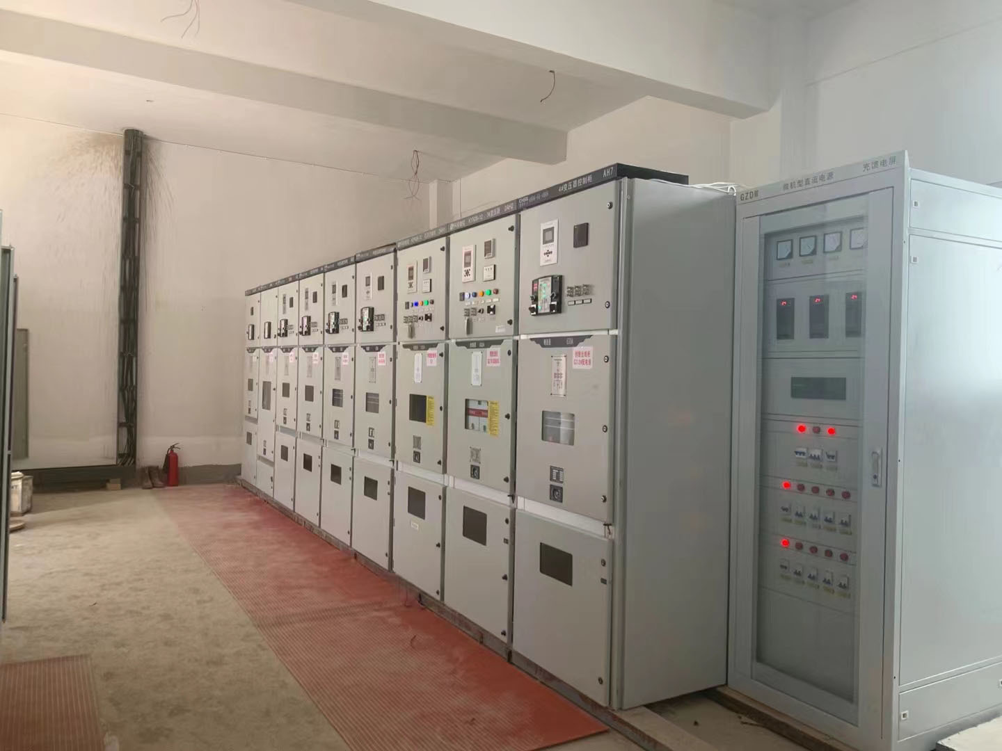 江西礦業(yè)高壓供電設(shè)備高壓進線及PT柜，計量柜，主受柜，變壓器控制柜實拍照片3