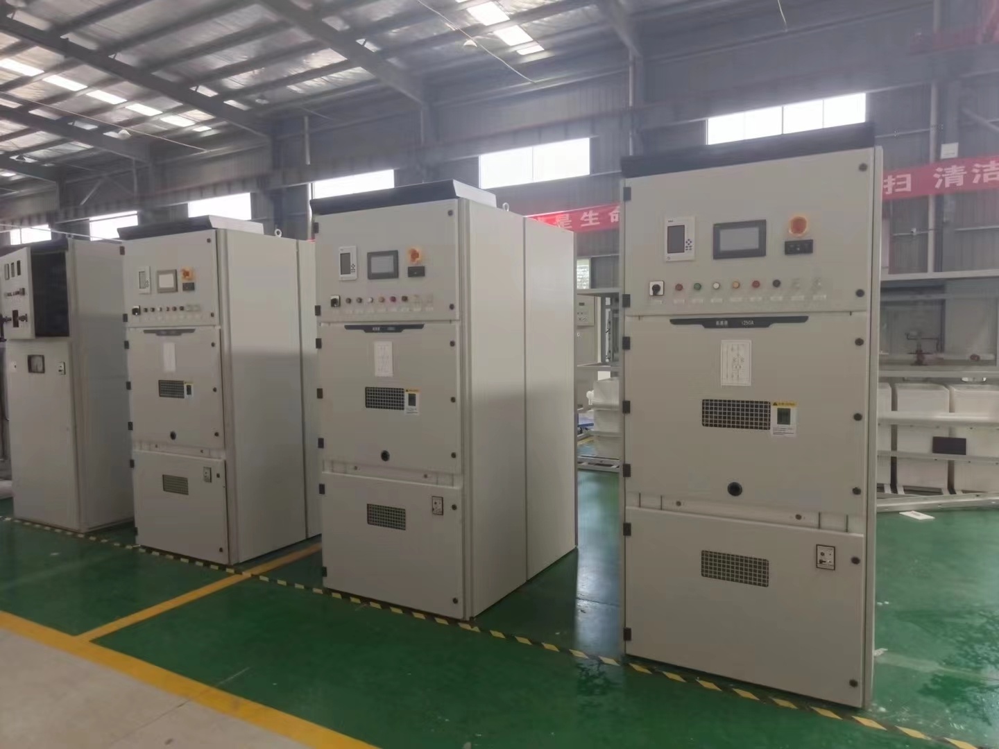 申工電氣一體化高壓固態(tài)軟啟動(dòng)柜車(chē)間實(shí)拍