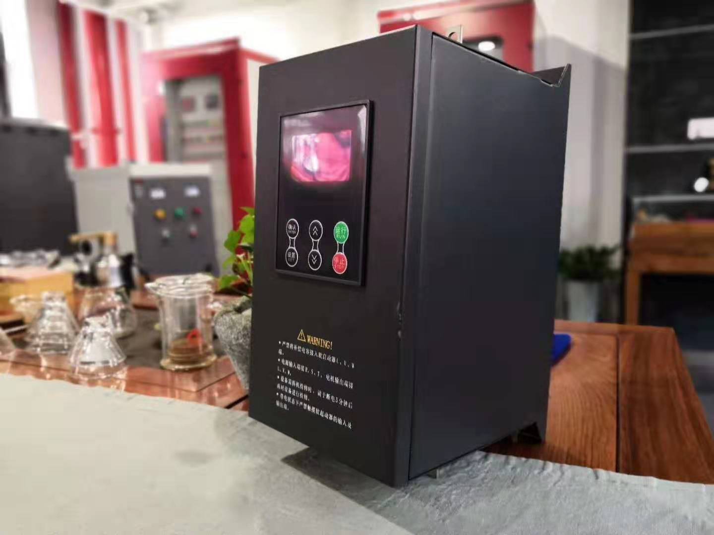申工電氣使用的軟啟動器實拍照片圖