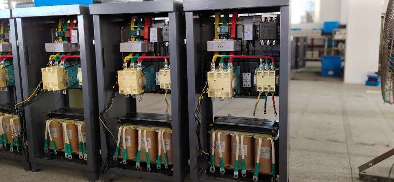 自耦降壓減壓電機啟動柜內(nèi)部圖
