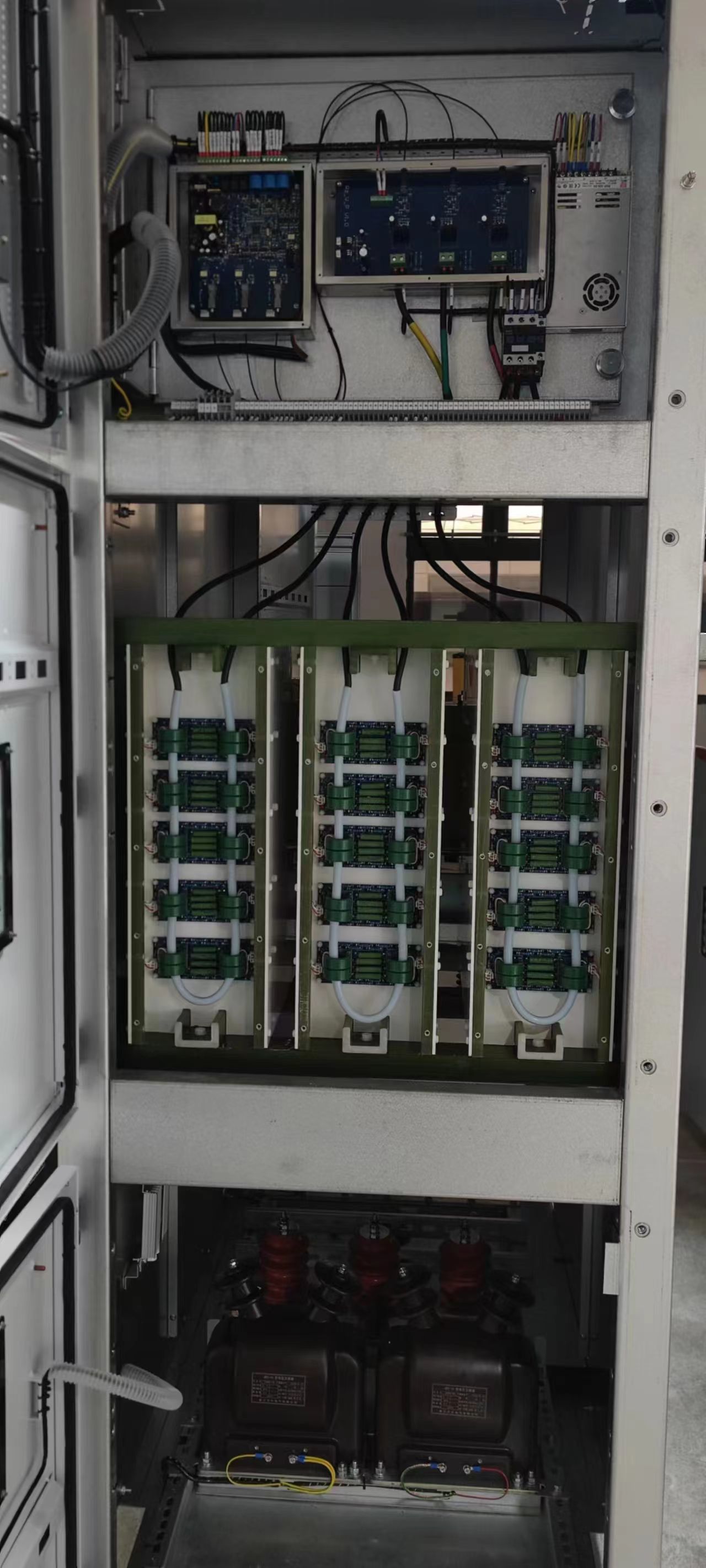 申工電氣高壓泵固態(tài)軟啟動(dòng)柜內(nèi)部實(shí)拍