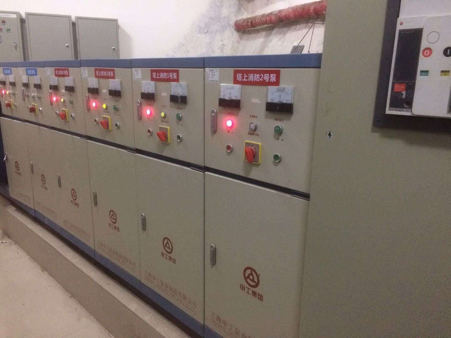 遼寧彩電塔項目消防泵控制柜實拍照片