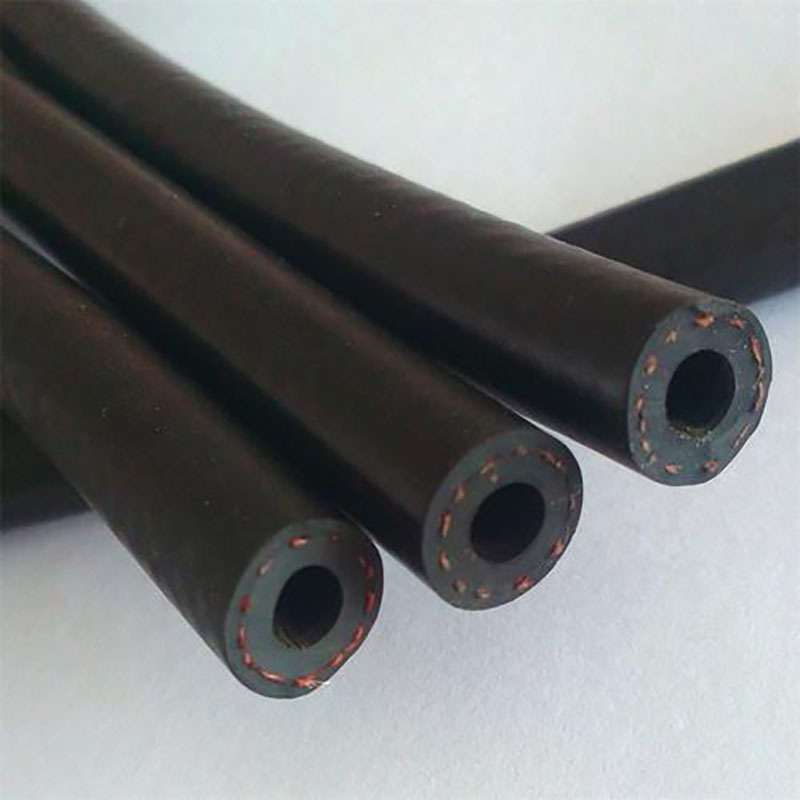 Oil-resistant rubber hose