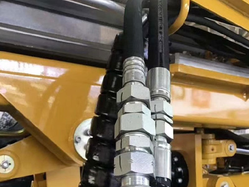 How to choose the appropriate engineering rubber hose