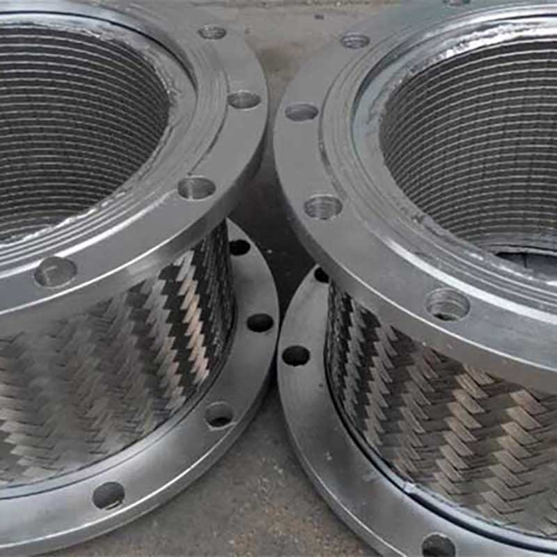 Stainless steel lined wear-resistant metal hose