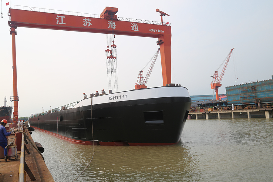 The hull of a 135M oil tanker exported to the Netherlands was successfully docked