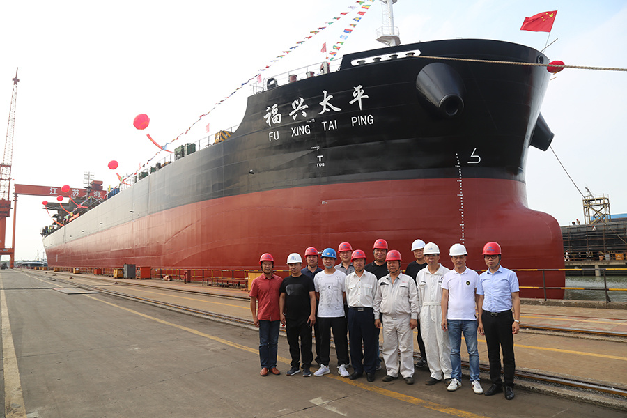 A 52,500-ton bulk carrier was successfully docked