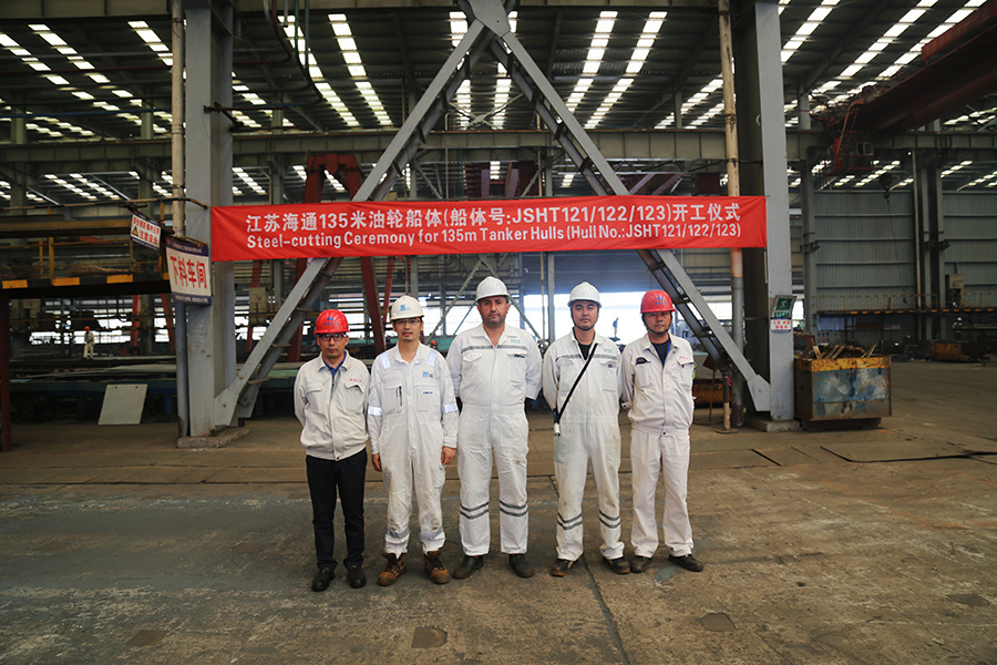 Three hulls of 135m oil tanker started construction at the same time