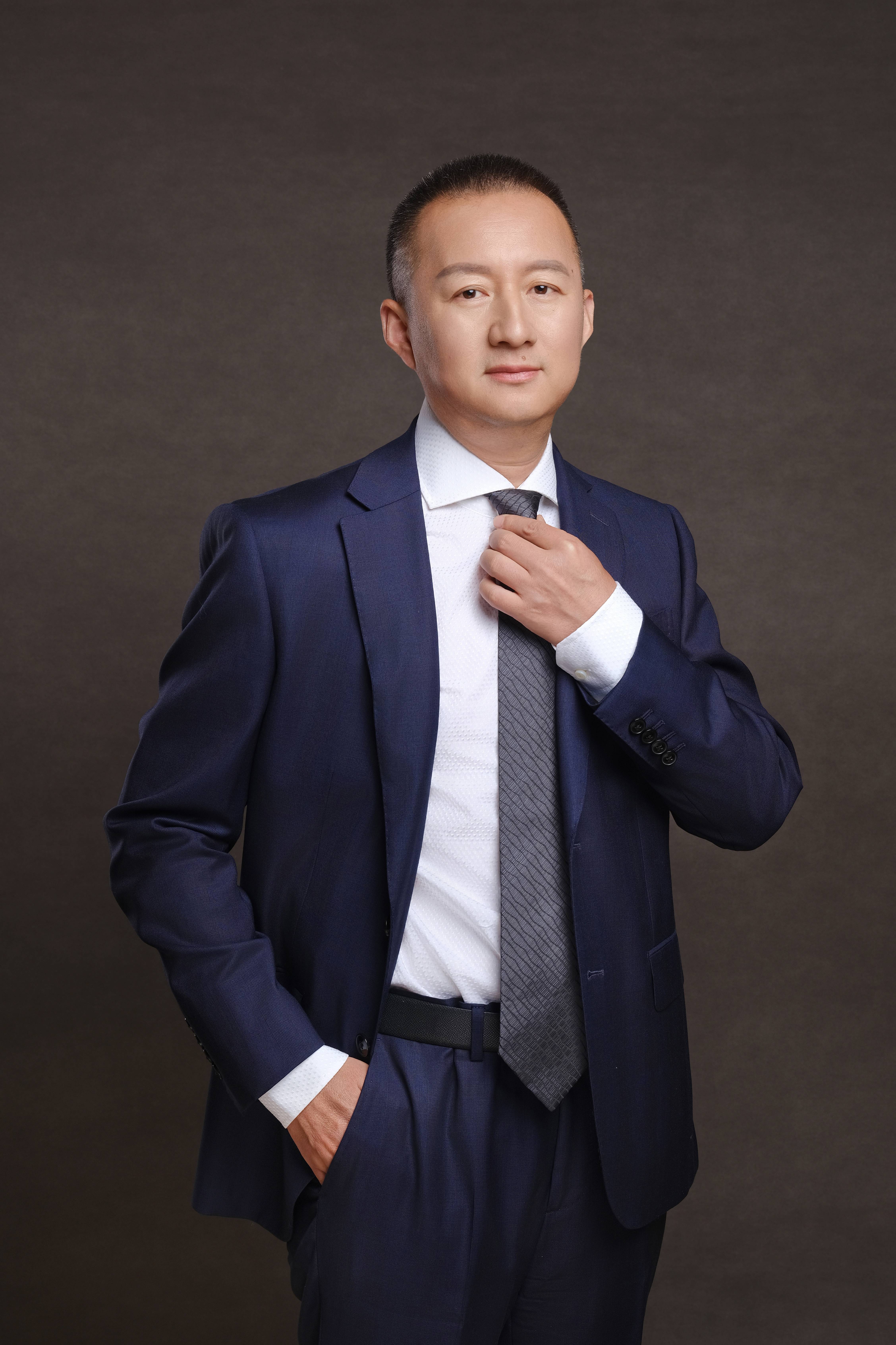 副总裁 张仕刚先生 副总裁 张仕刚先生