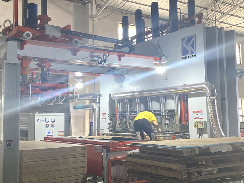 Three factors determine the effect of the melamine hot-pressing laminating machine