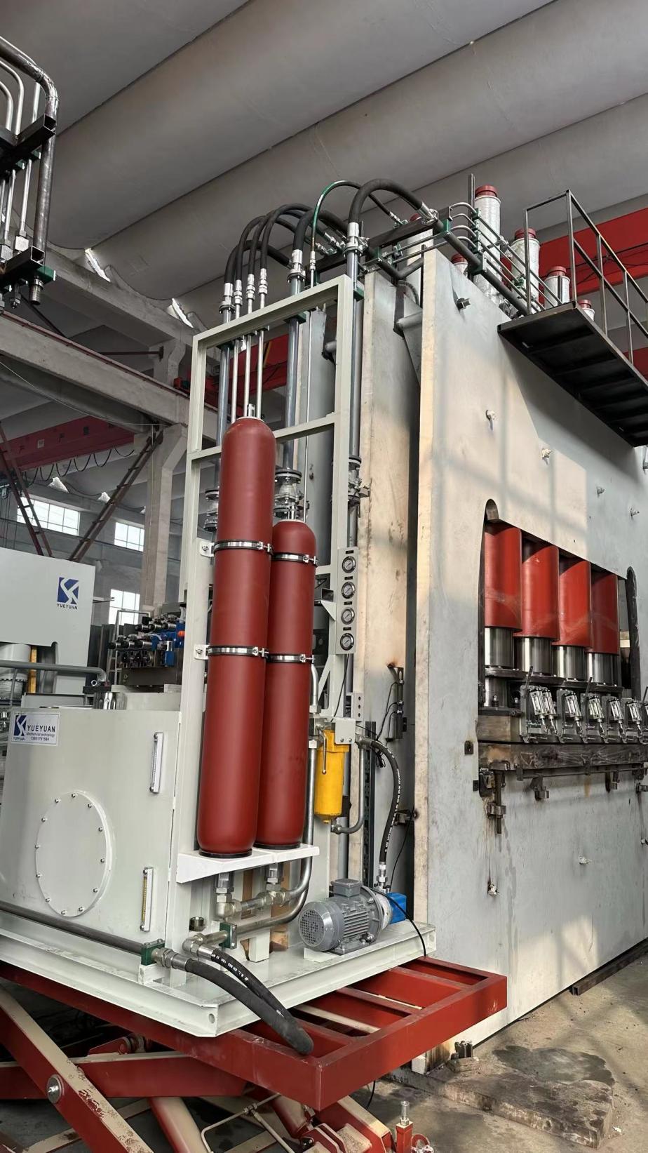 Rapid double-sided laminating hot press machine proportional hydraulic system is undergoing commissioning tests