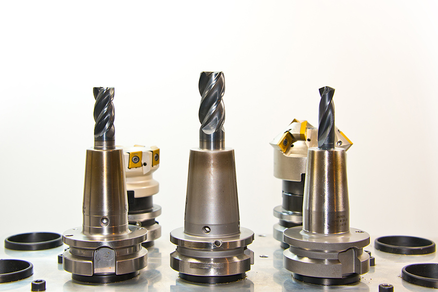 What are the types of holemaking tools?