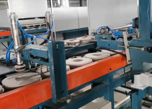 DC25 CNC roll forming line (Kunyang Company, Zibo, Shandong) DC25 CNC roll forming line (Kunyang Company, Zibo, Shandong)