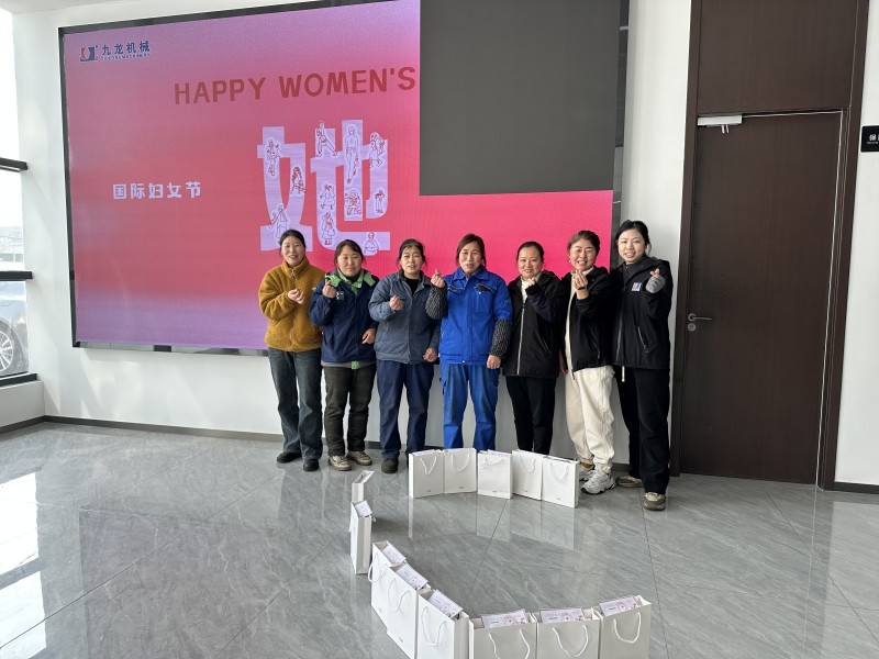 Today, the company held an International Women's Day event and gave away souvenirs, including the Ten Degrees Fresh Home Milk Tea Spring Drink, which all female employees can receive.
