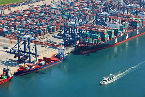 Customers conduct inspections at our loading port