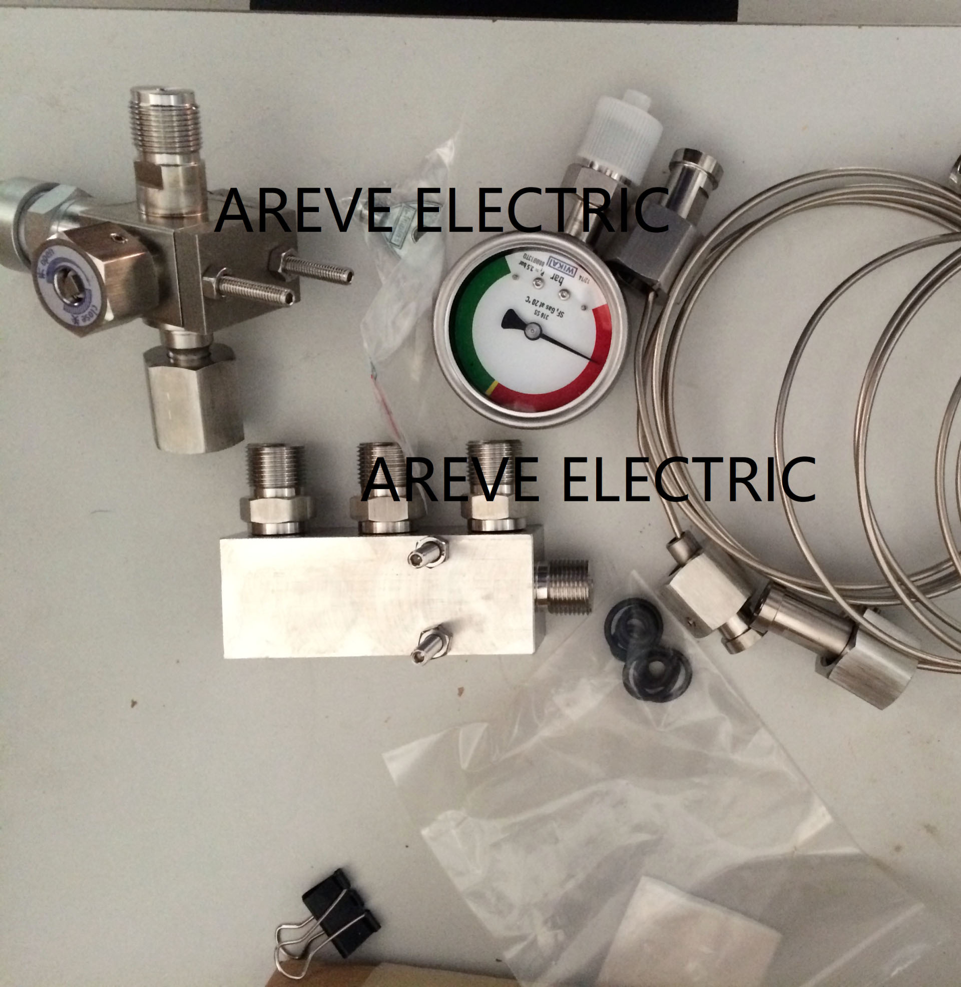 Transformation of 35kV - 550kV high-voltage circuit breaker SF6 densimeter (18 countermeasures of State Grid)