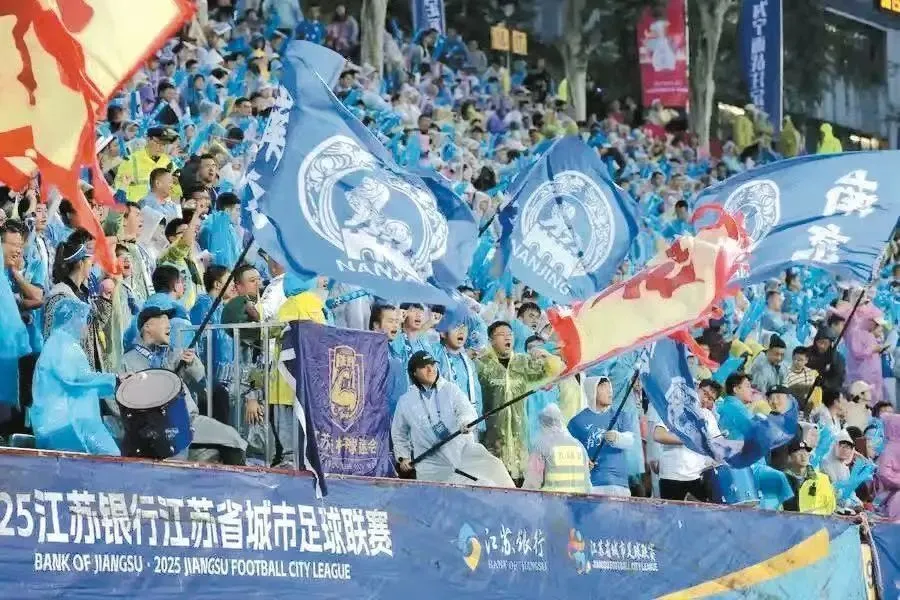 The front page of Xinhua Daily published a signed comment: "First in the competition, first in civilization.