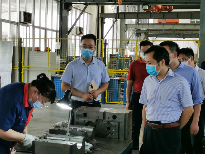 Vice Mayor of Ezhou to investigate and talk to our company