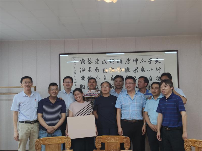 退休職工歡送會 濃濃情誼暖人心