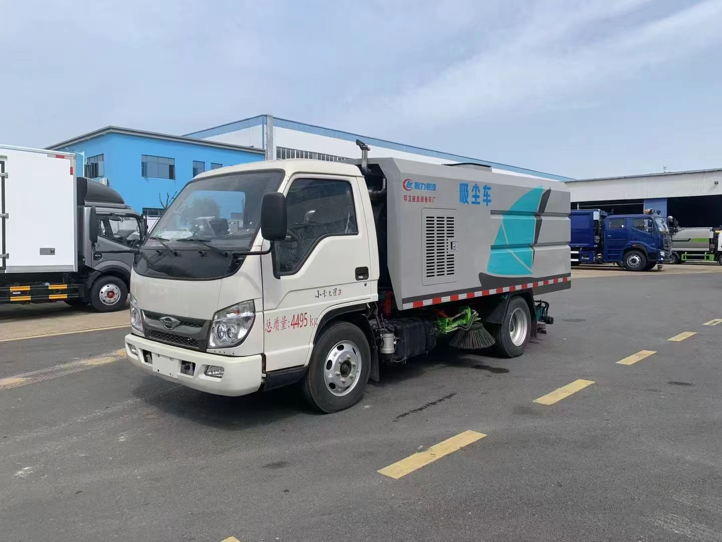 Small Foton vacuum truck
