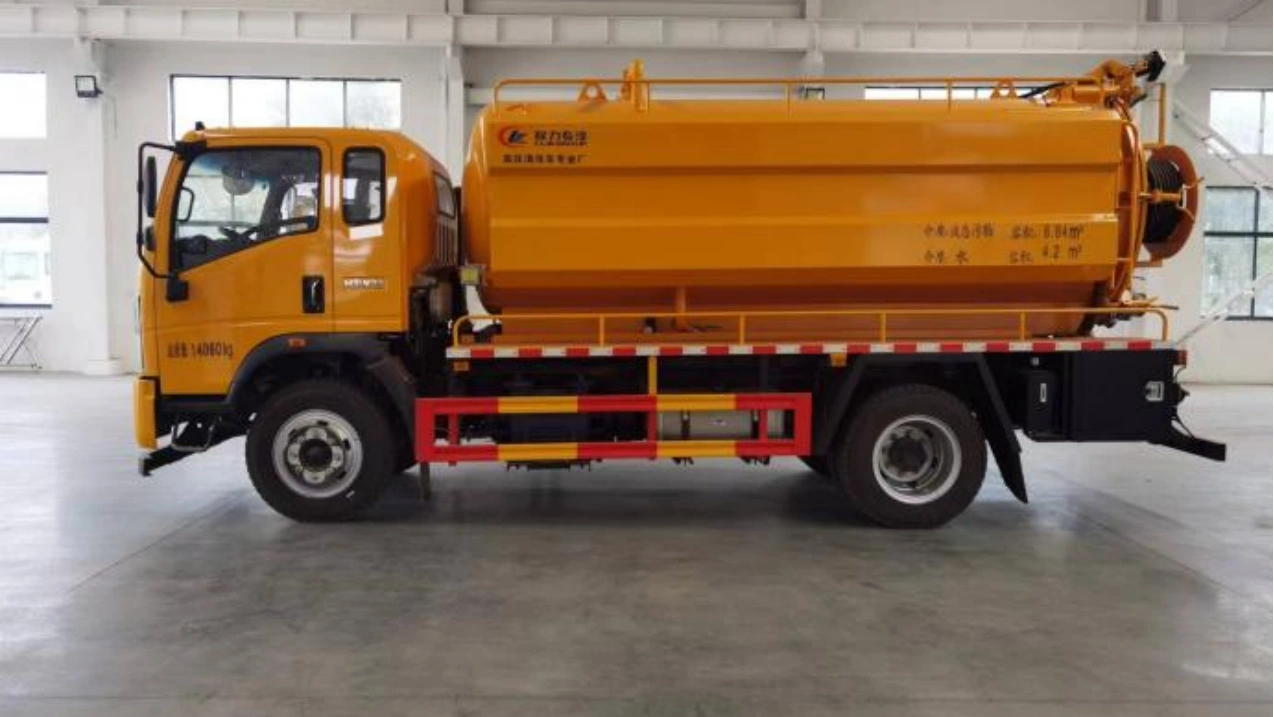12.5-cubic-meter Sinotruk HOMAN sewage cleaning and suction truck