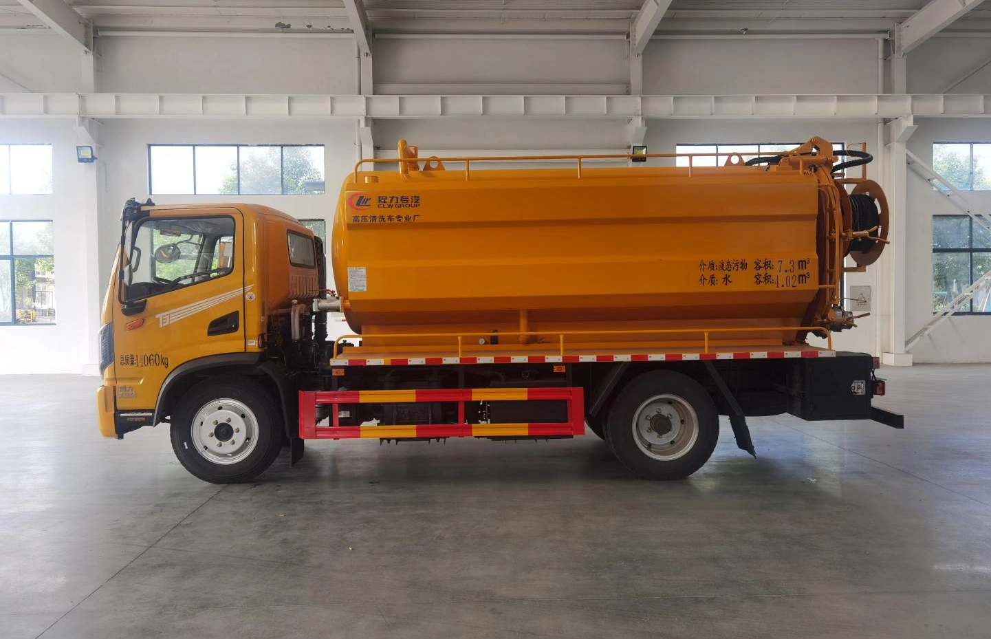 12.5-cubic-meter Dongfeng sewage cleaning and suction truck