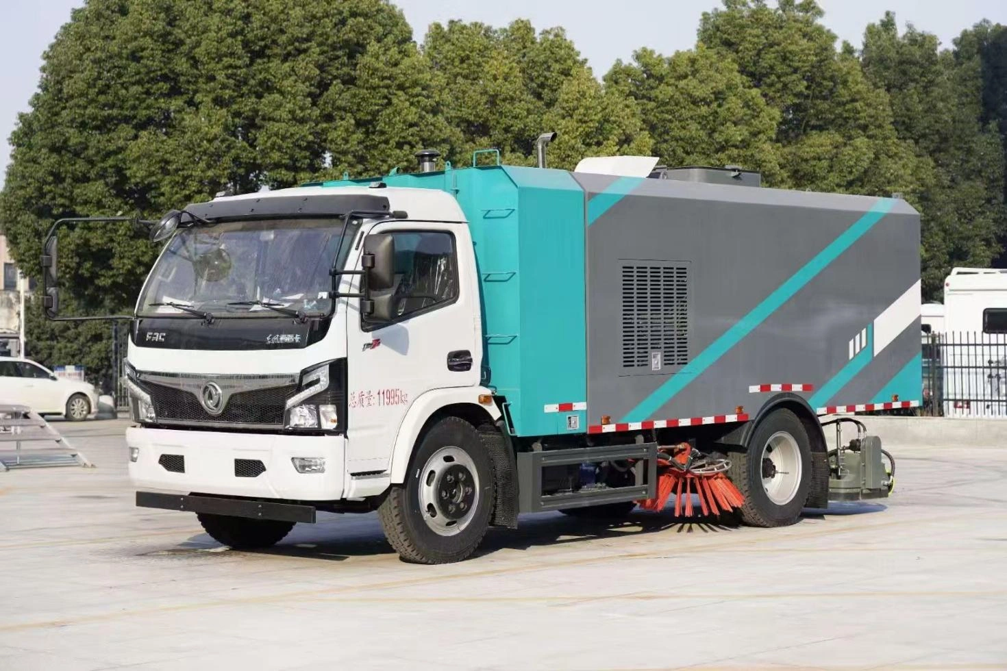 Medium-sized Dongfeng vacuum truck