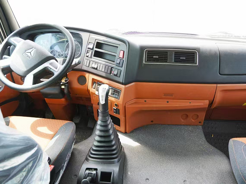 Sinotruk HOWO MATE 15m³ Water Sprinkler Truck