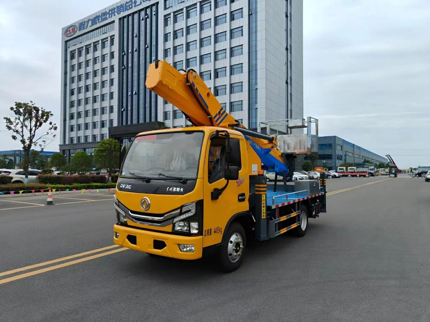 Dongfeng aerial work platform (28-31m straight arm)