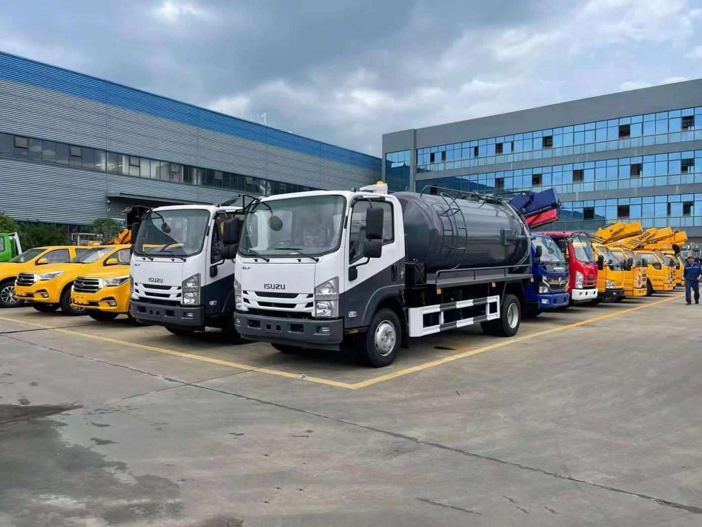 5-10 cubic-meter Isuzu septic tank suction truck