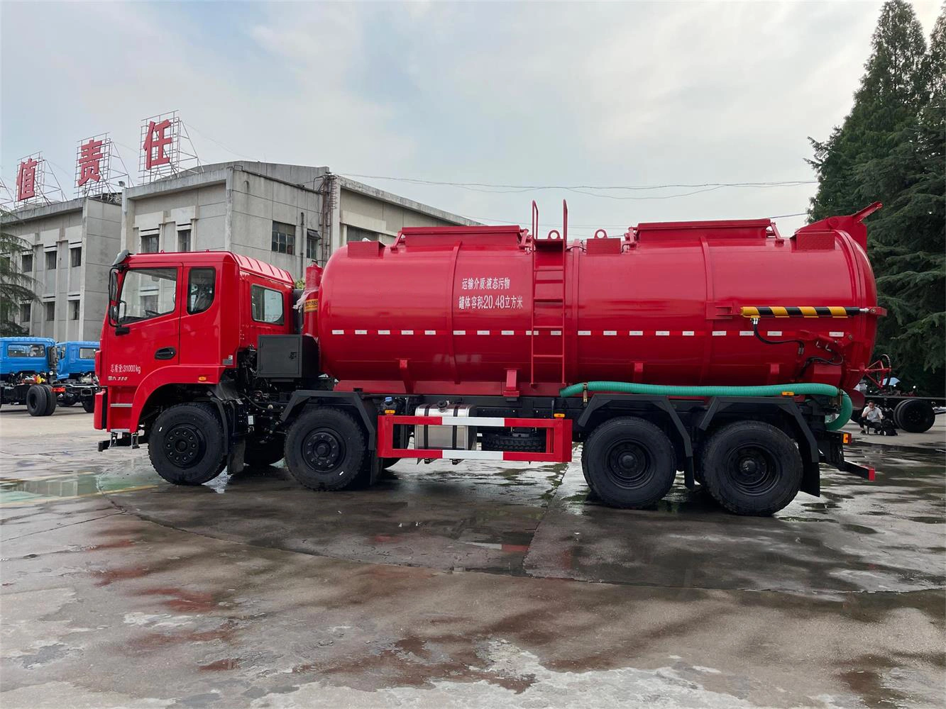 Large Dongfeng sewage suction truck
