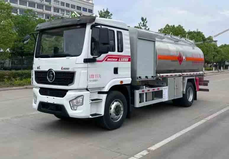 13.6 cubic aircraft refueling truck
