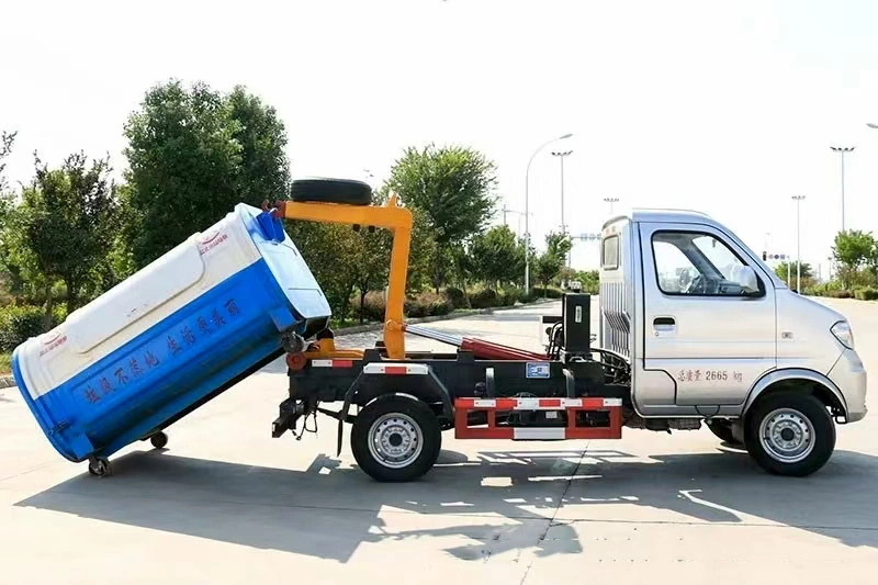 Small Dongfeng hook arm garbage truck