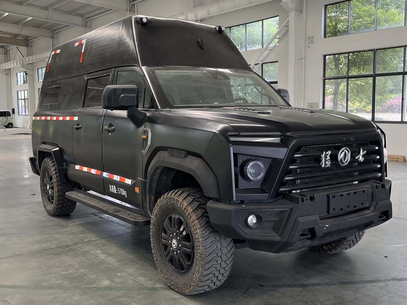 Off road communication vehicle