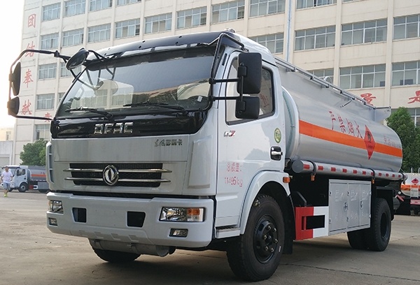 Dongfeng Dolika 8.2 Cubic Meter Refueling Truck