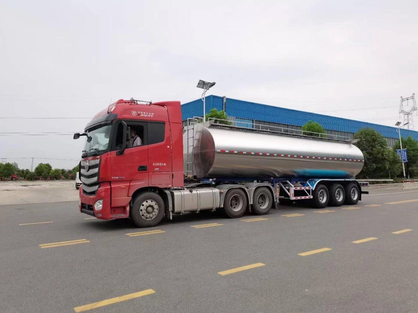 30-35 cubic fresh milk transport truck