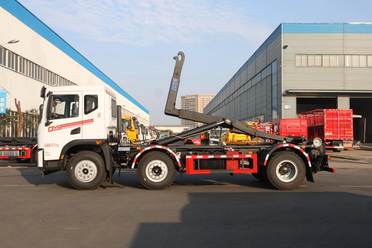 Medium and large Dongfeng Huashen hook-arm garbage truck