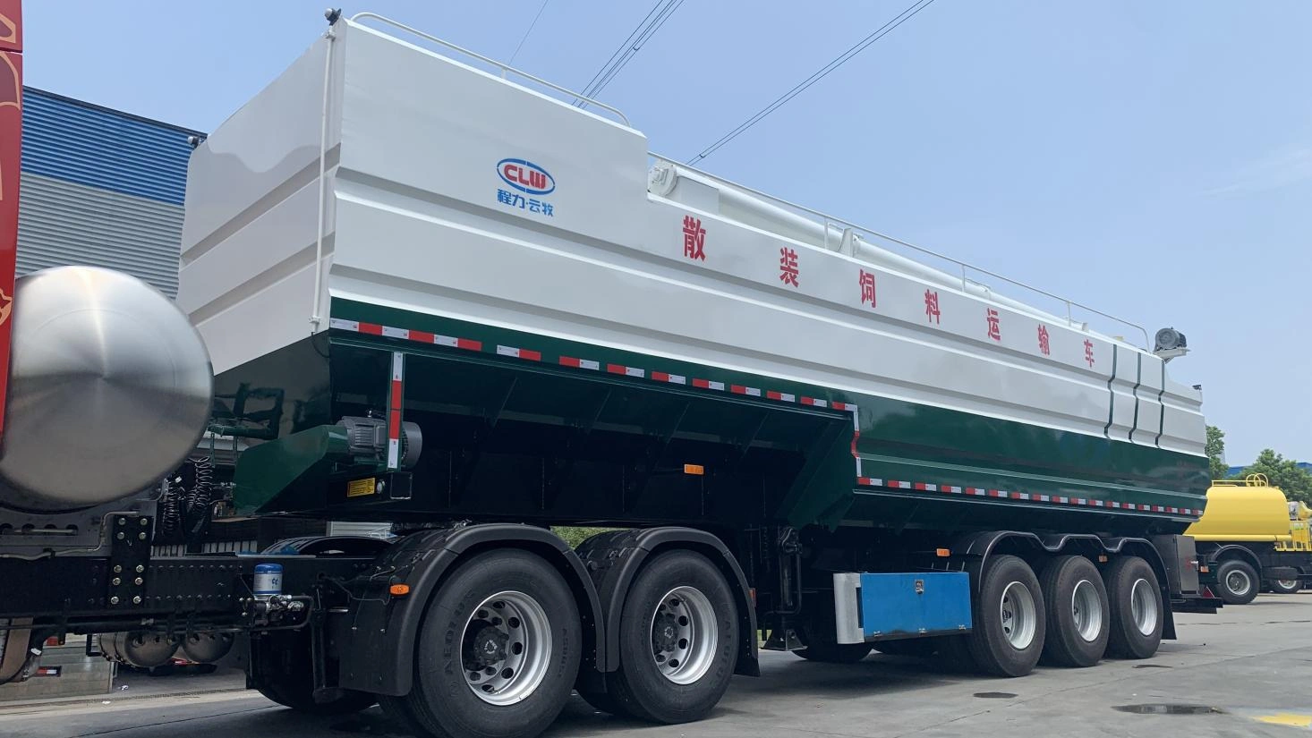 60-65 cubic meter bulk feed semi-trailer