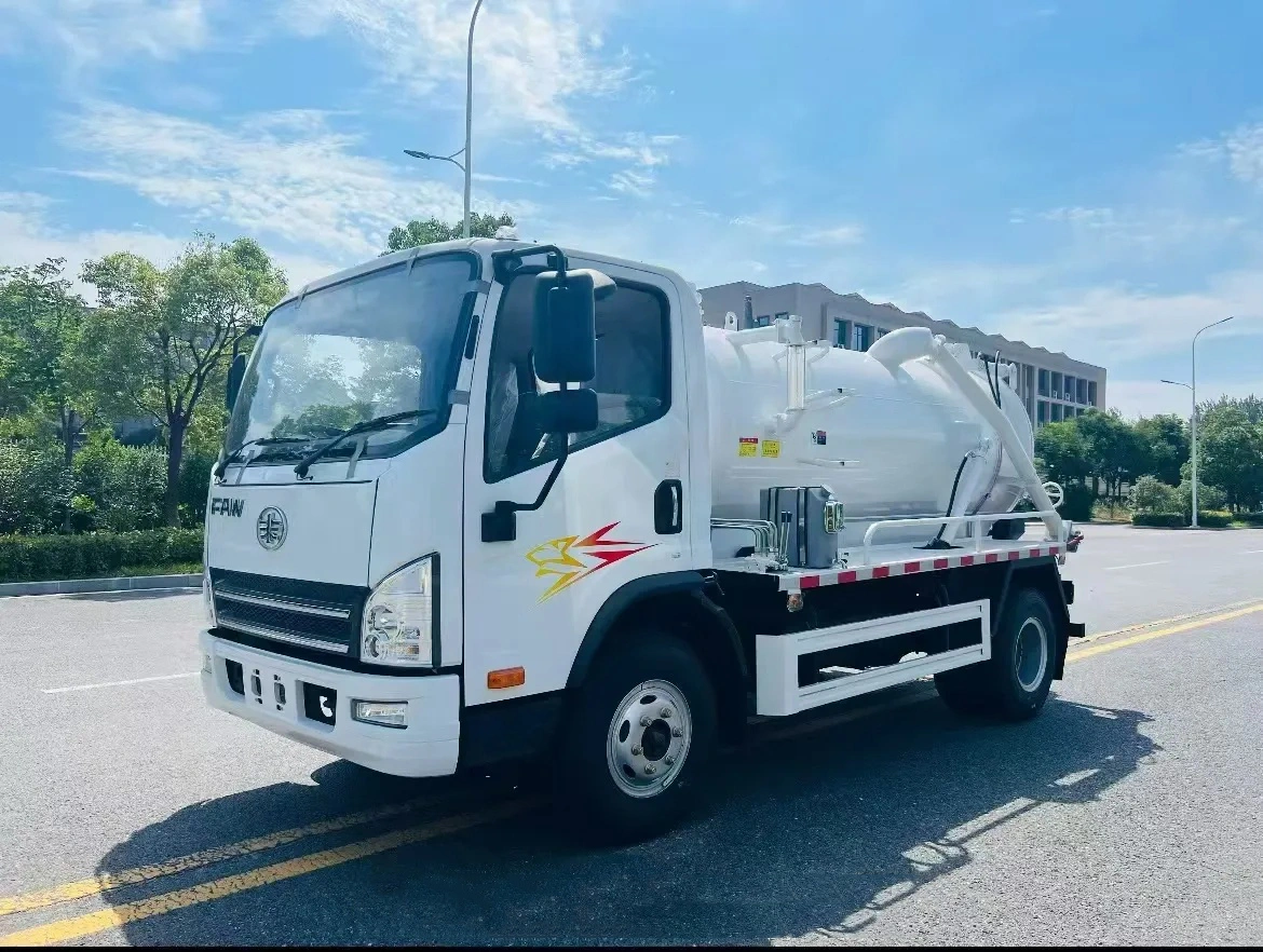 Small Jiefang sewage suction truck